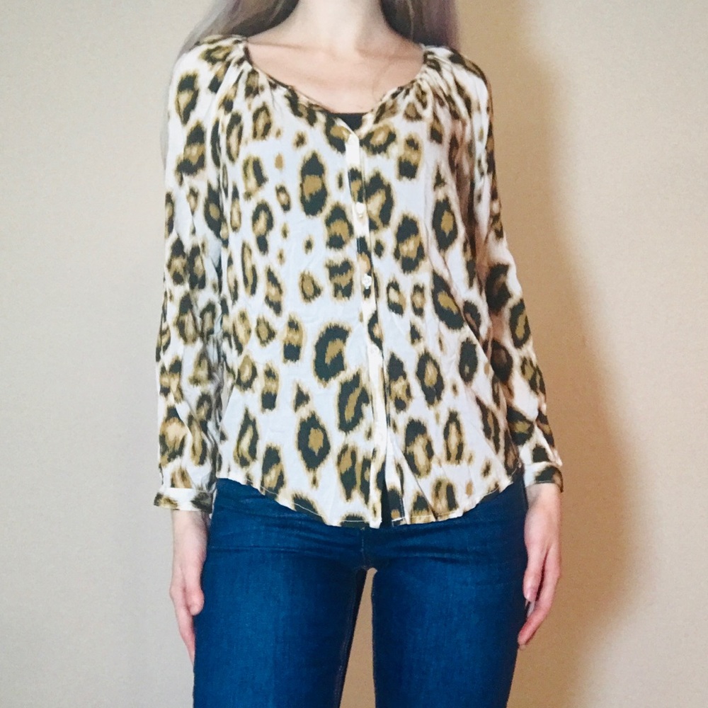 Old Navy Casual Leopard Print Button Down Blouse
